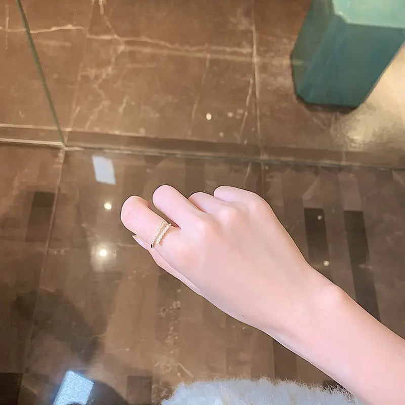 ホワイトパールとラインストーン付きリング