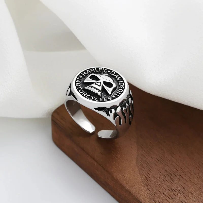 Bague avec Anneau Tête de Mort Gothique