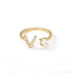Bague personnalisée avec initiale v