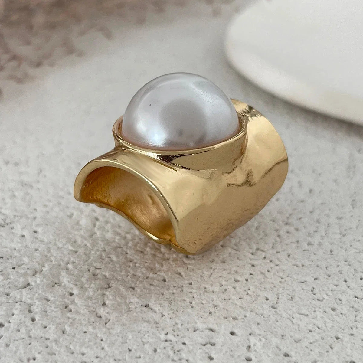 レトロな女性用パール付きリング ゴールド