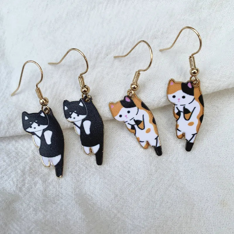 キュートな猫ピアス