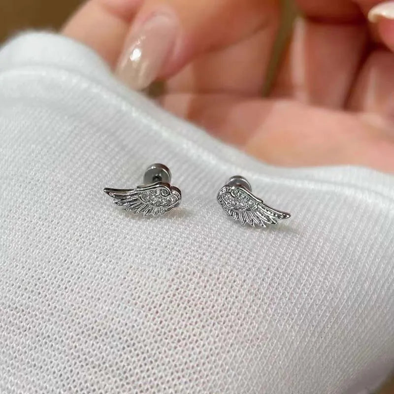 天使の翼のホワイトピアス