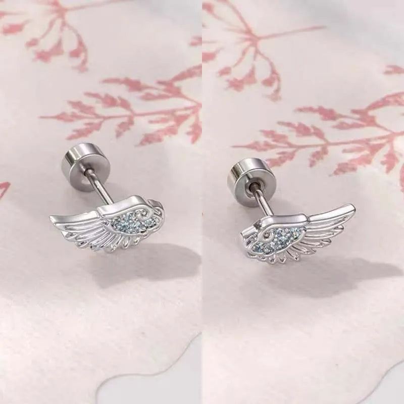 天使の翼のブルーピアス