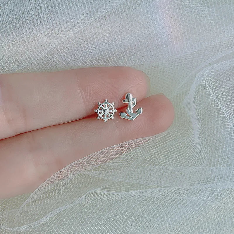 アンカーモチーフのピアス