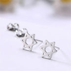 Boucles d'oreilles avec l'étoile de David symbolique juive argent