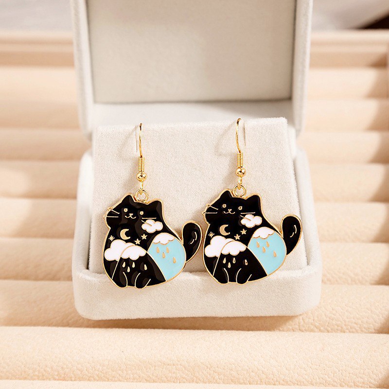 キュートな猫のピアス 