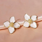 ハイビスカスの花 スタッドピアス パール調ペタル ホワイト