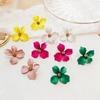 花モチーフ スタッドピアス 4枚花びら ピンク