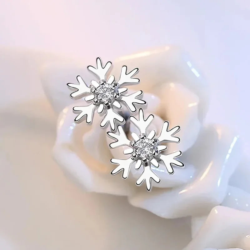 ジルコン付き雪の結晶スタッドピアス