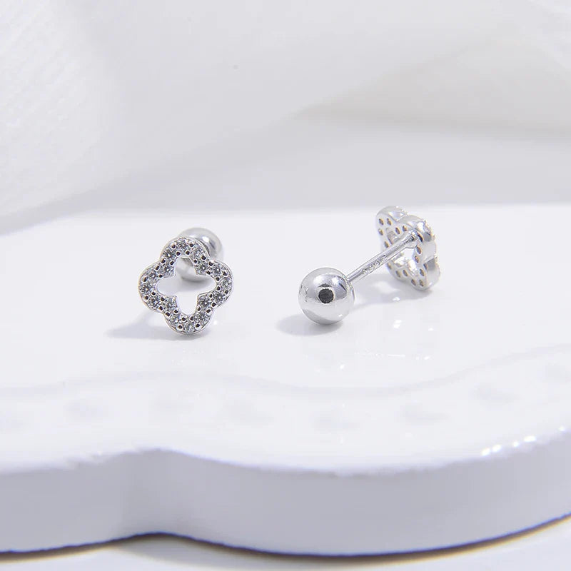 四つ葉のクローバー スタッドピアス シルバー