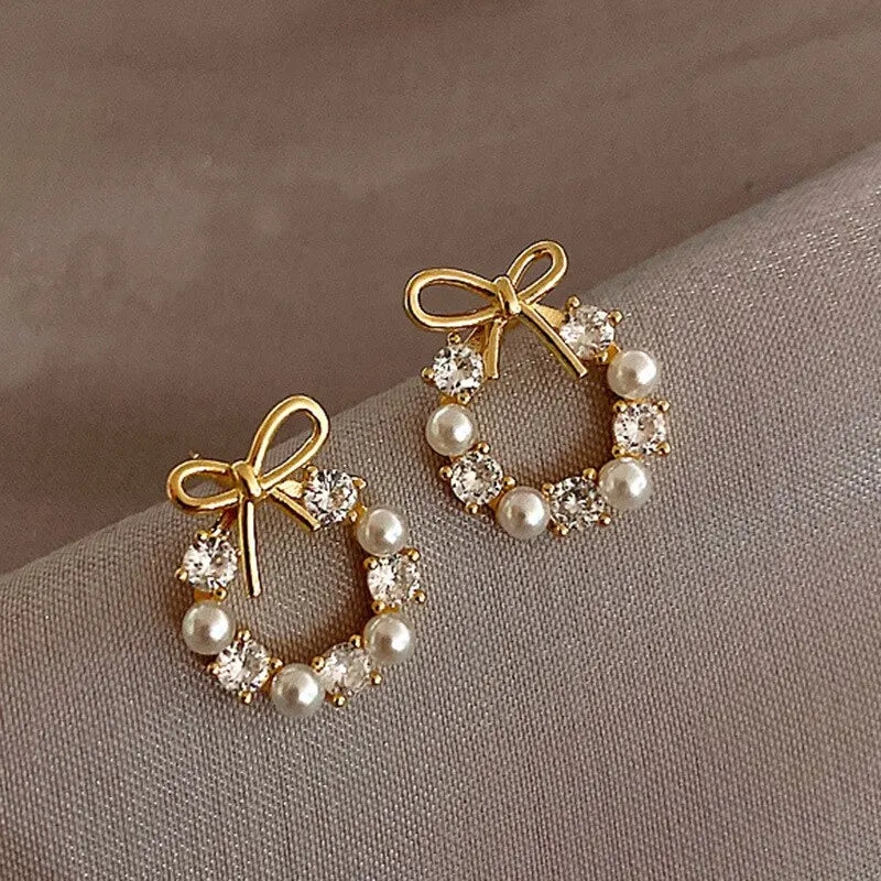 パールと蝶結びのフープピアス