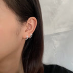 ジーザス・クロスのジルコニア付きフープピアス
