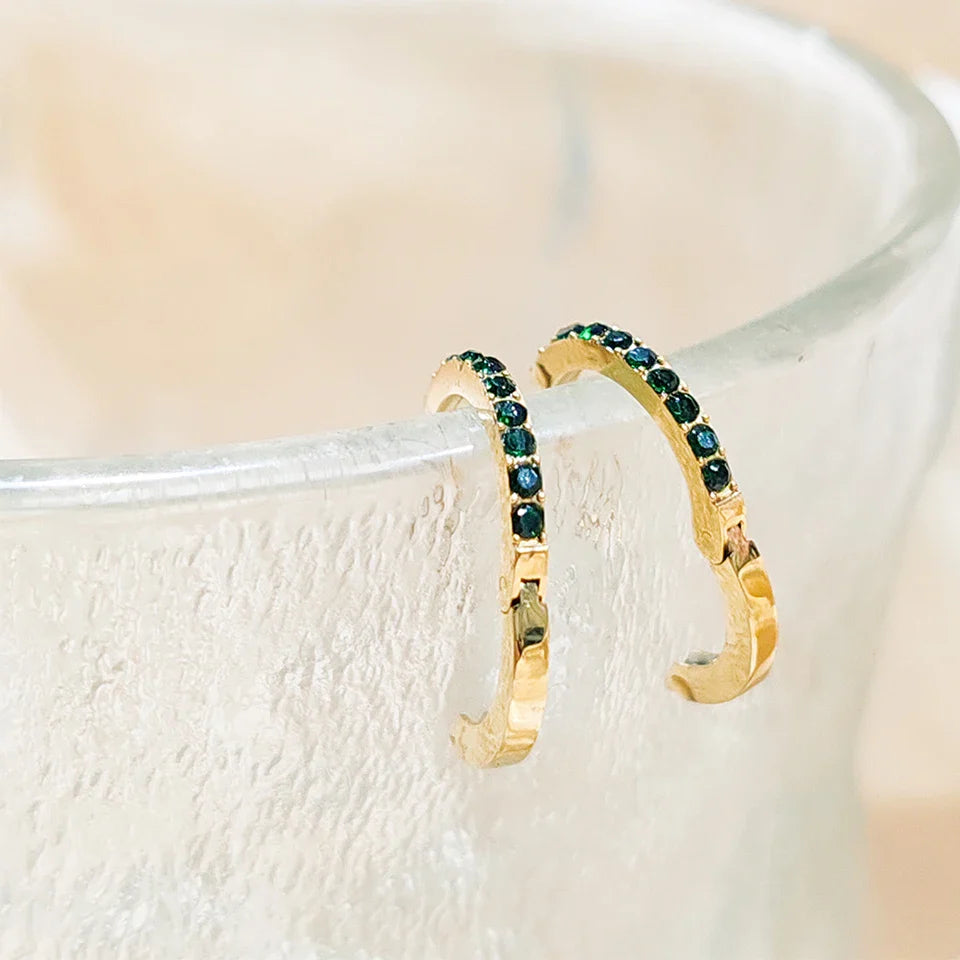 Boucles d'oreilles créoles dorées avec pierre de naissance pour femme