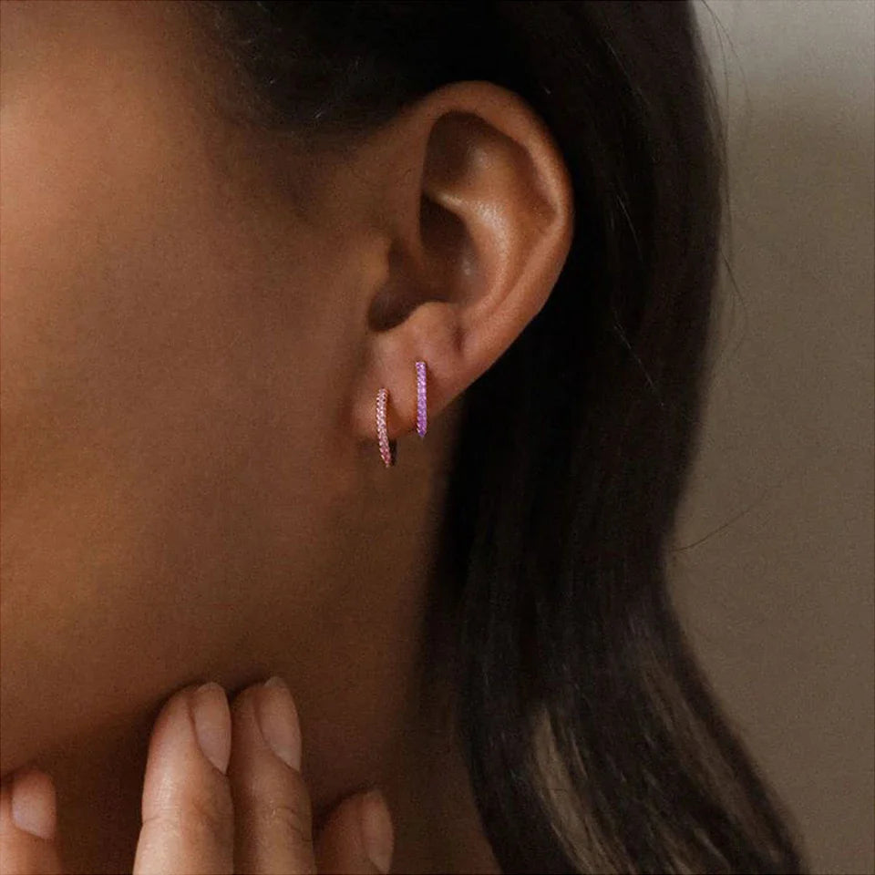 Boucles d'oreilles créoles dorées avec pierre de naissance pour femme