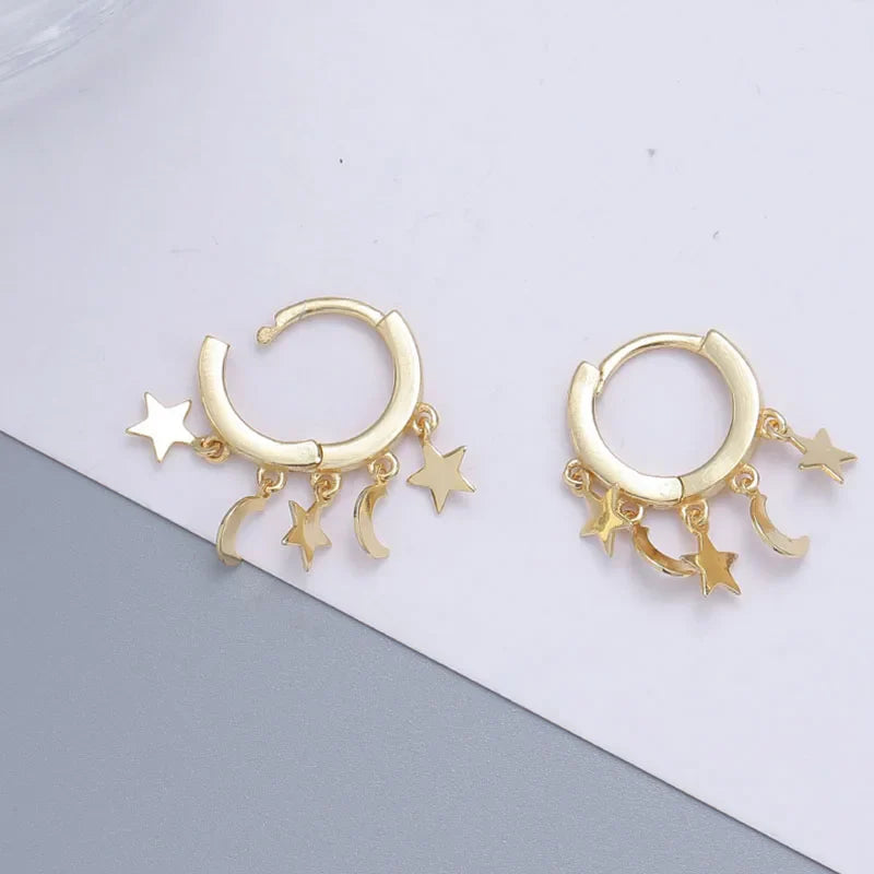 星と月のぶら下がるフープピアス ゴールド