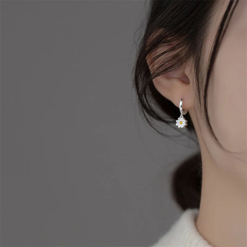 マーガレットフラワー フープピアス a