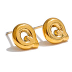 イニシャルqのカスタムピアス
