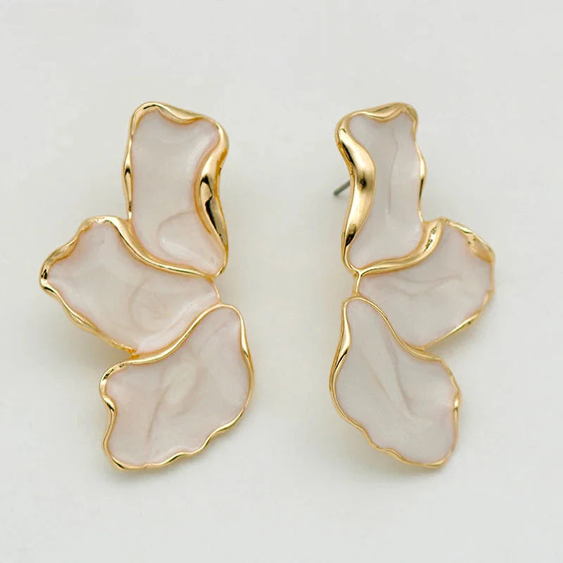 Boucles d'Oreilles Demi-Fleur Clou Pétales blanc