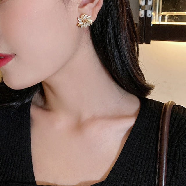 女性用 ゴールドフラワーピアス