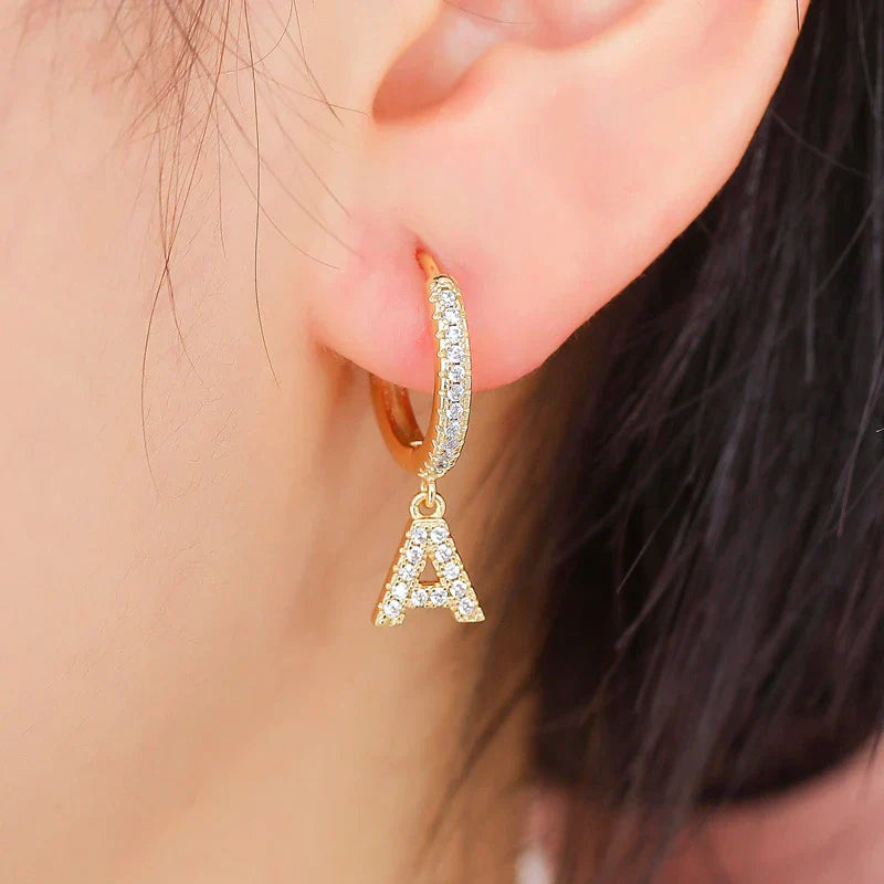 Boucles d'oreilles créoles avec initiale femme