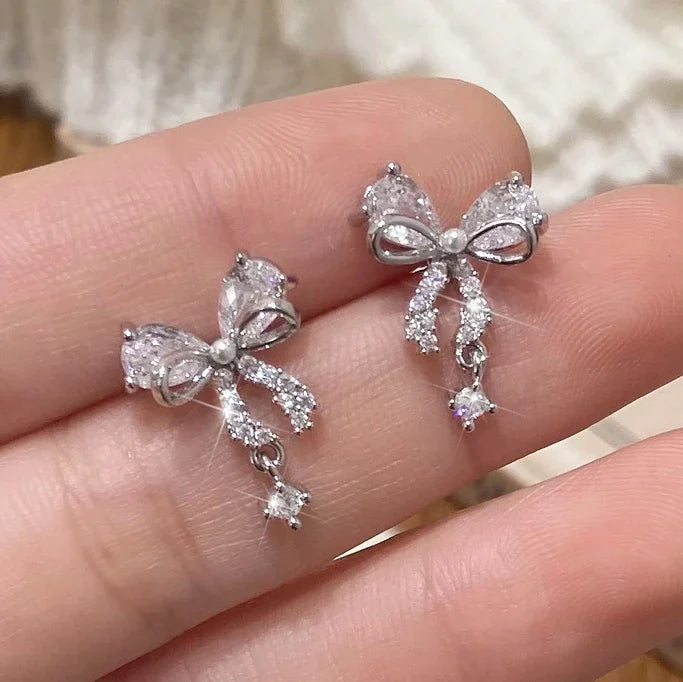 レディース向けリボンモチーフのシルバーピアス
