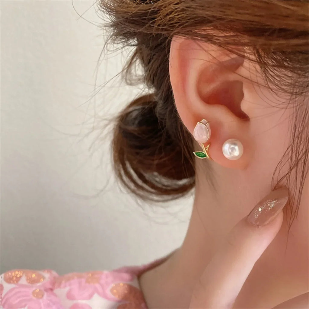 チューリップフラワーとピンクパールのぶら下がりピアス