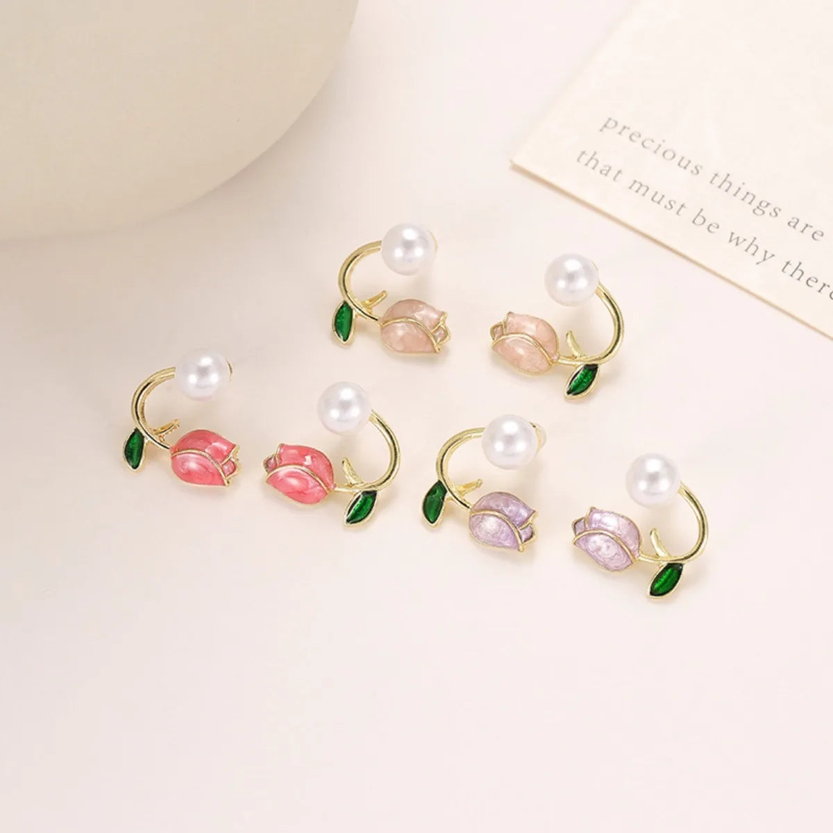 チューリップフラワーとパープルパールのぶら下がりピアス