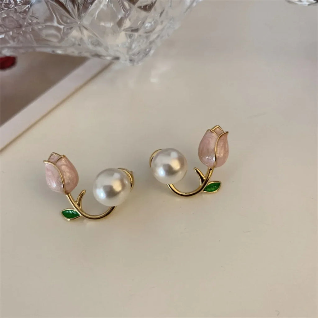 チューリップフラワーとピンクパールのぶら下がりピアス