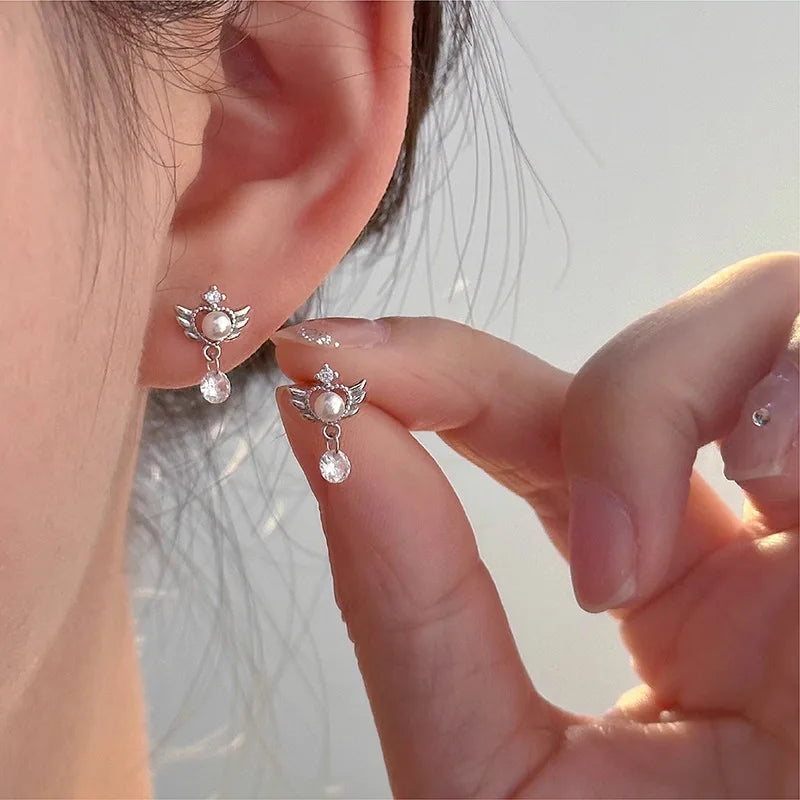 天使の翼のドロップピアス