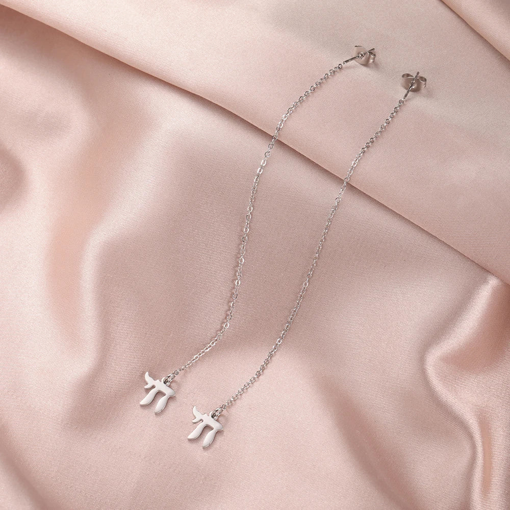 Boucles d'oreilles pendantes avec le symbole de vie juive Chai argent