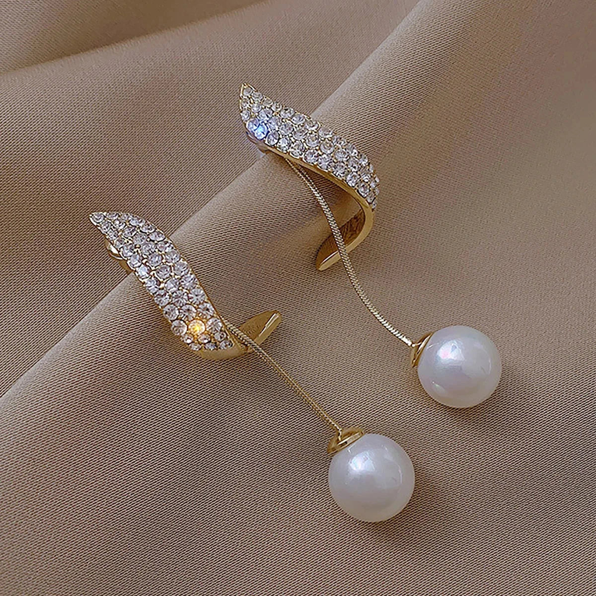 白いパールのドロップピアス 1
