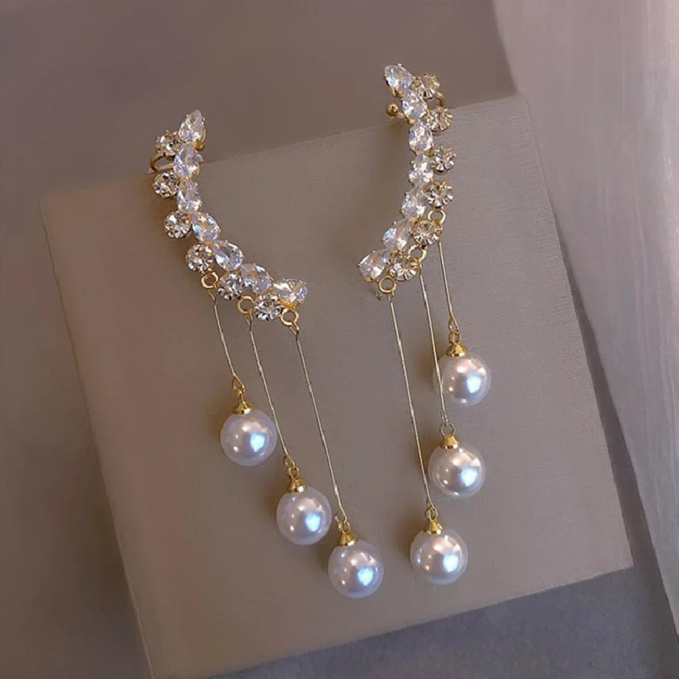 白いパールのドロップピアス 2