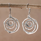 Boucles d'oreilles pendantes avec spirale ciselée