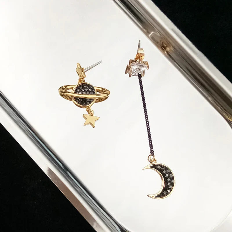 月と星の三日月モチーフ ロングピアス
