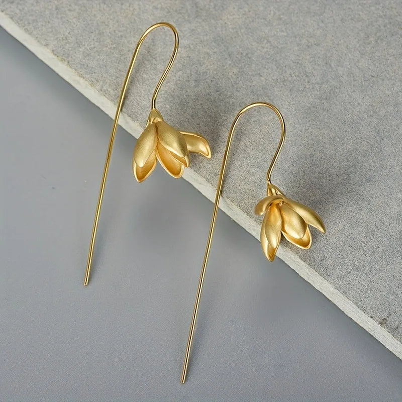 マグノリアの花 モチーフ ぶら下がりピアス ゴールド
