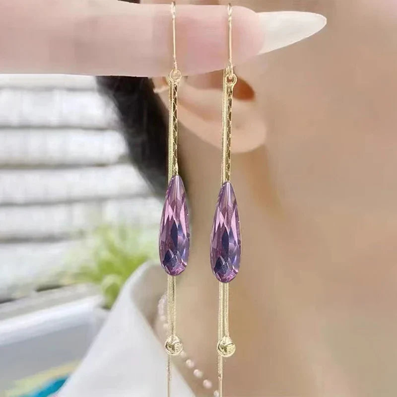 パープルのジルコンのドロップ型揺れるピアス