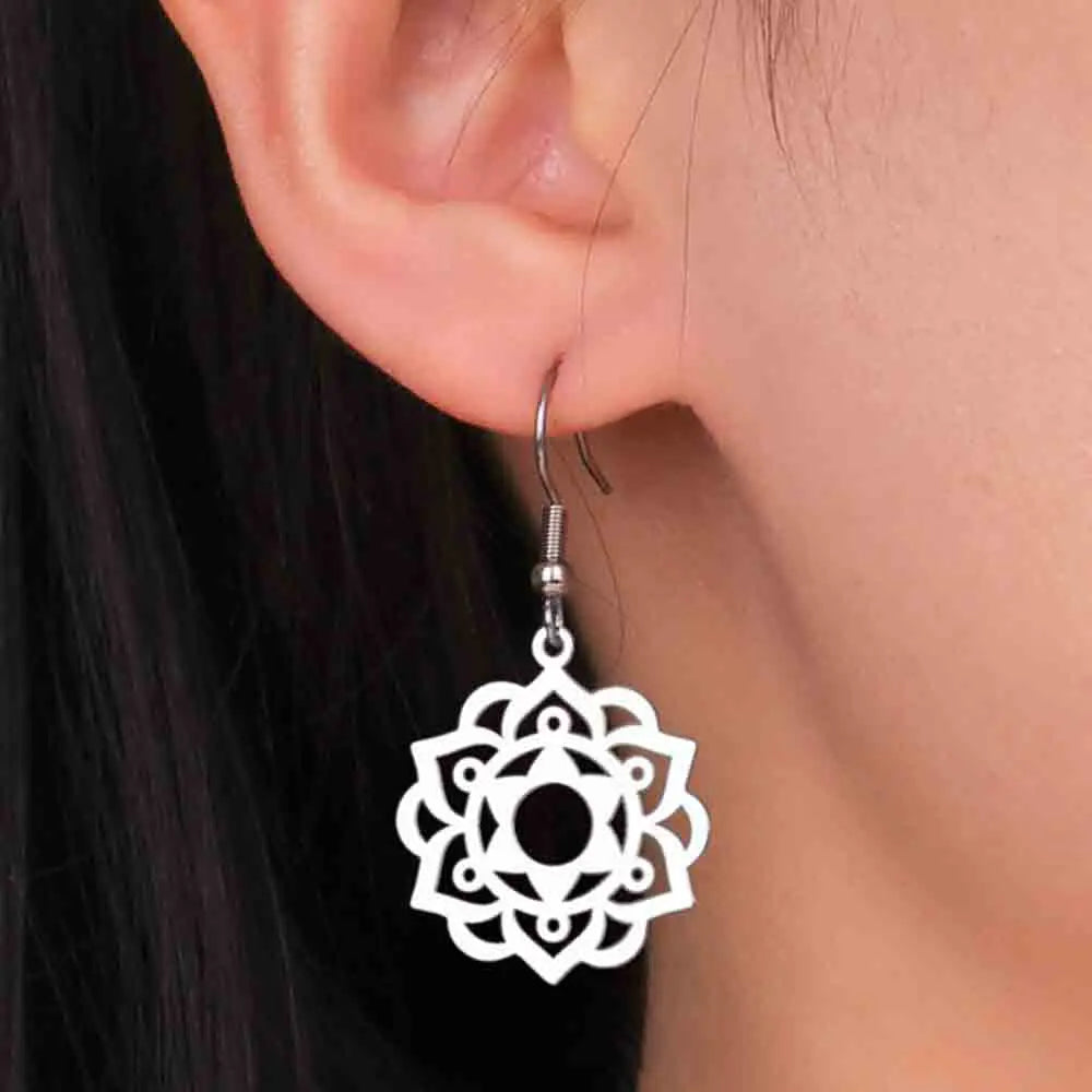 マンダラ レディース ぶら下がりピアス シルバー
