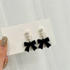 パールとノットのブラックのドロップピアス