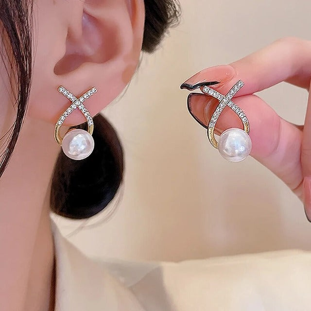 レディース向けホワイトパールピアス