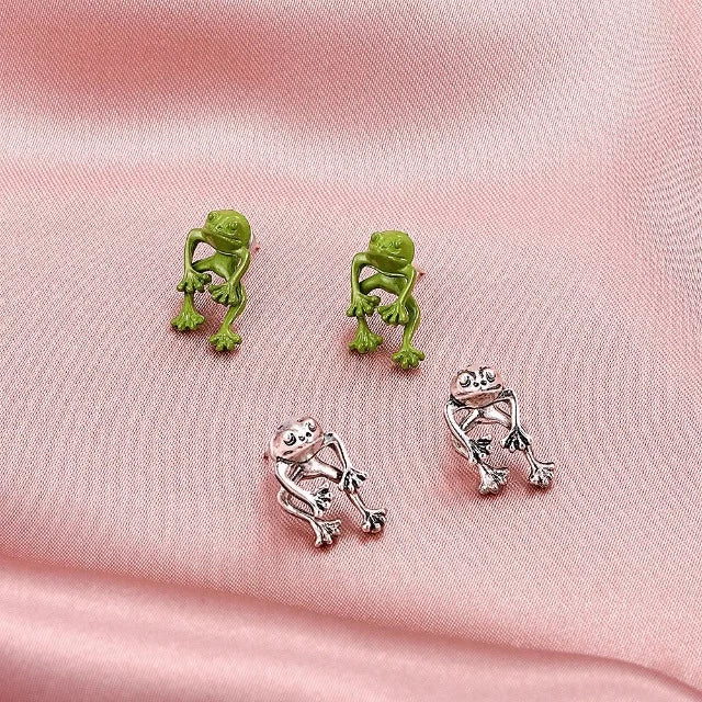 レディース カエル ピアス