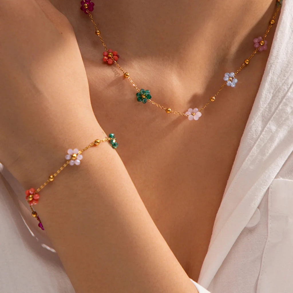 カラフルなフラワーモチーフのブレスレット