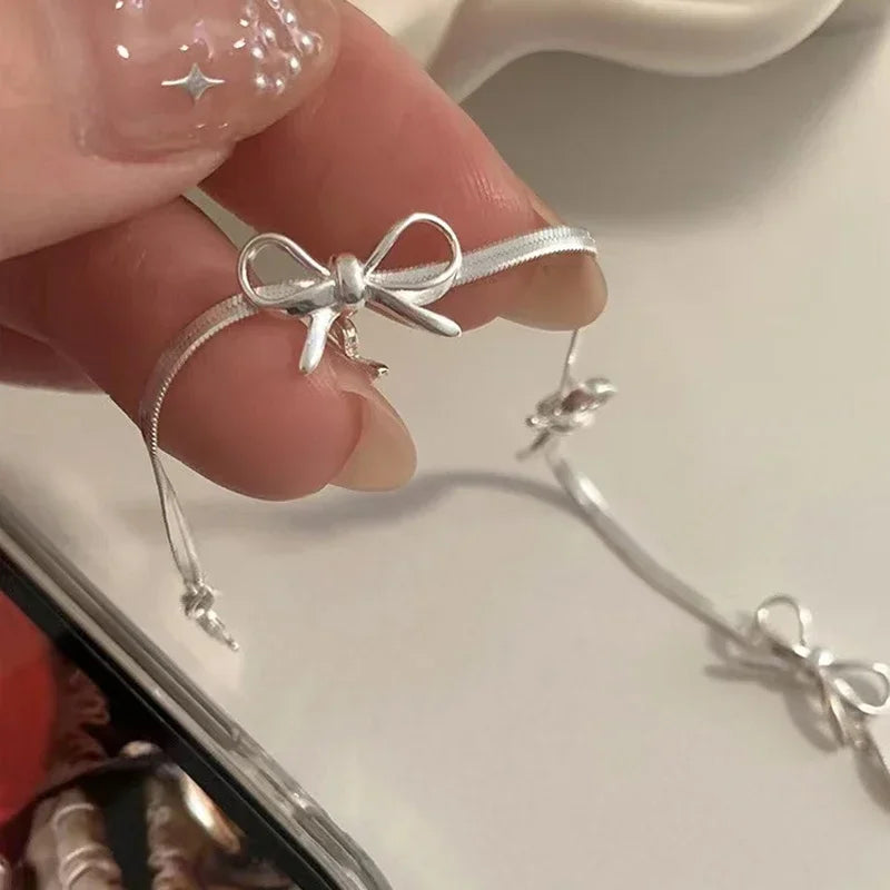 女性用シルバーの蝶結びブレスレット