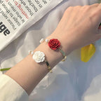 パールと白いバラの花のブレスレット