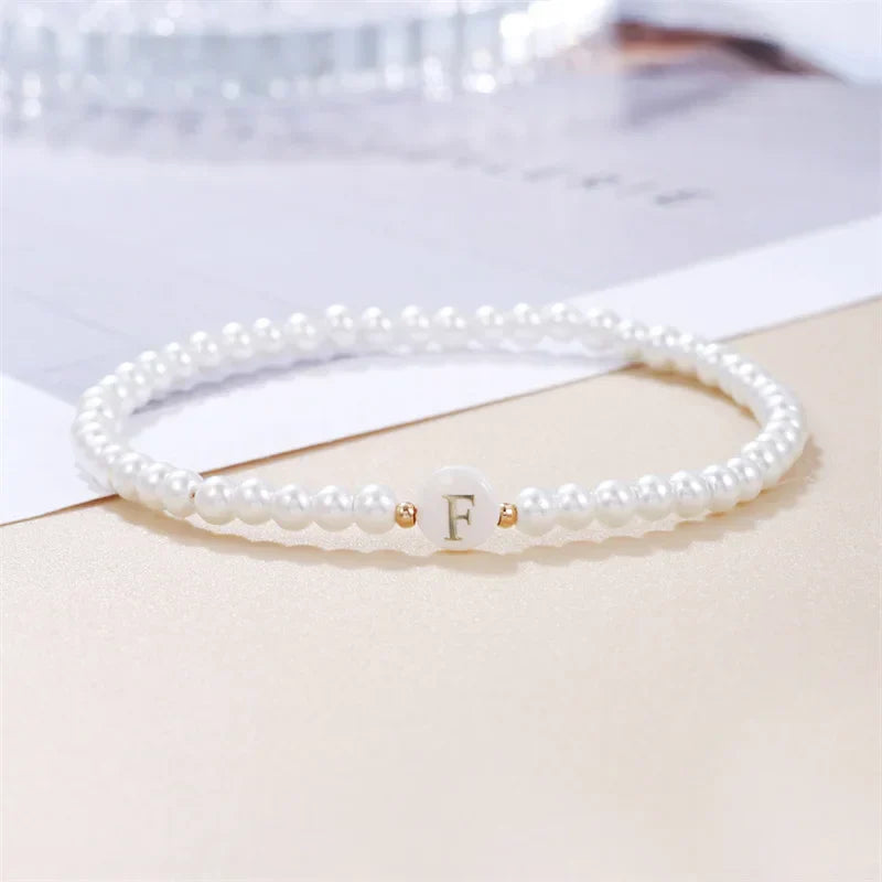ホワイトのイニシャルブレスレット f