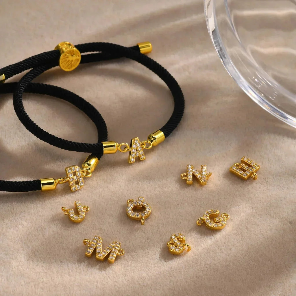 ラインストーンのイニシャル付きカラーブレスレット - 文字 