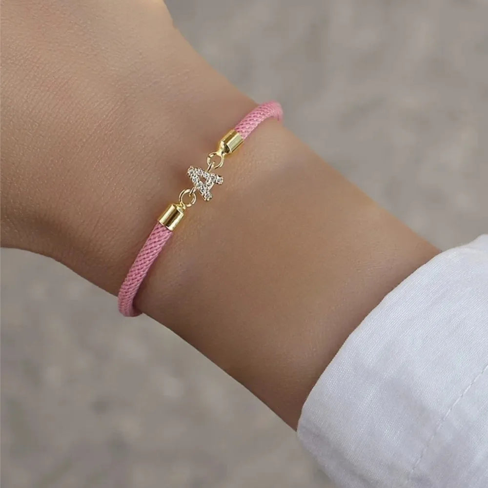 ラインストーンのイニシャル付きカラーブレスレット - 文字 