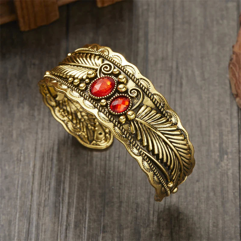 Bracelet Ethnique Vintage avec Pierres et Plumes or