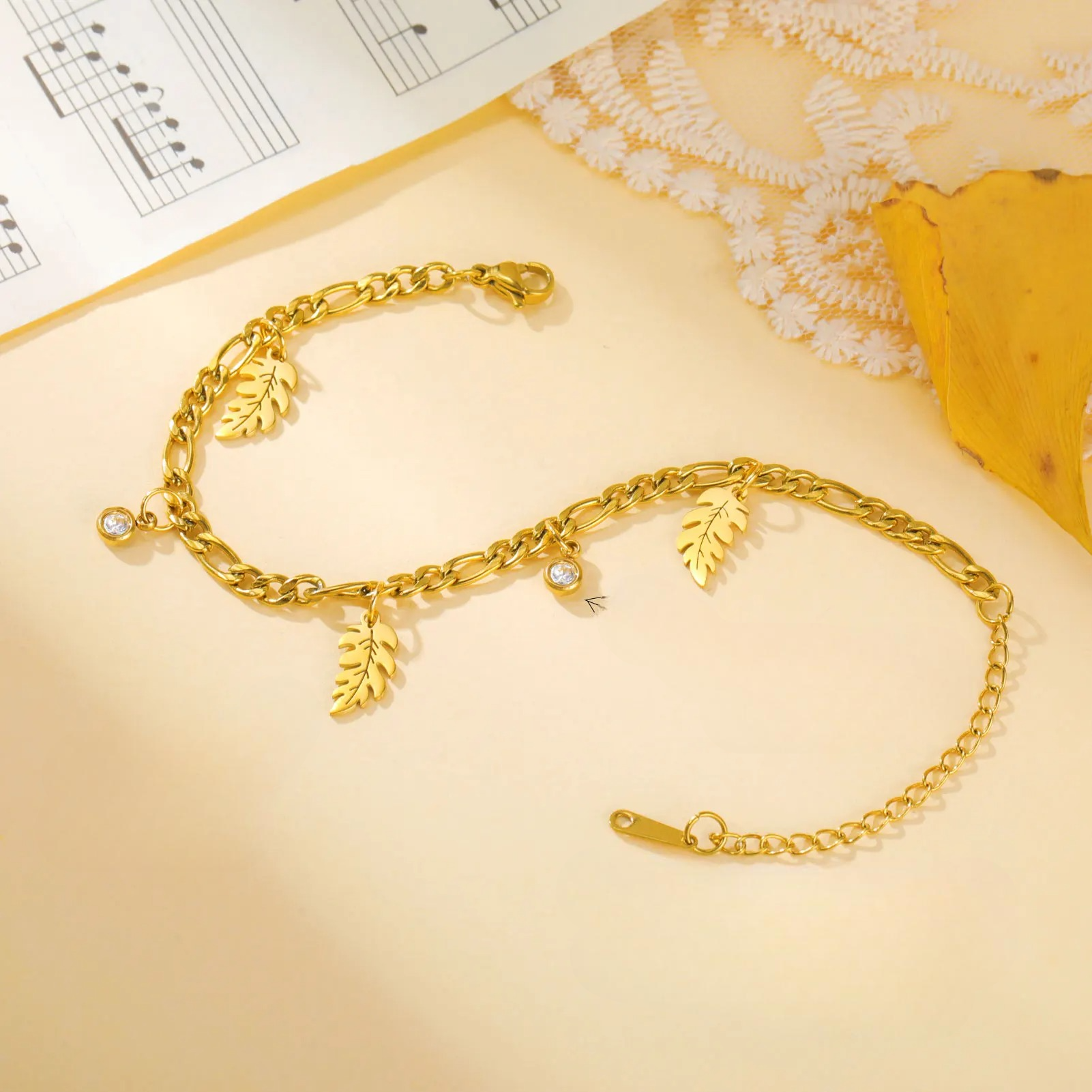 ヤシの葉とジルコンのブレスレット 