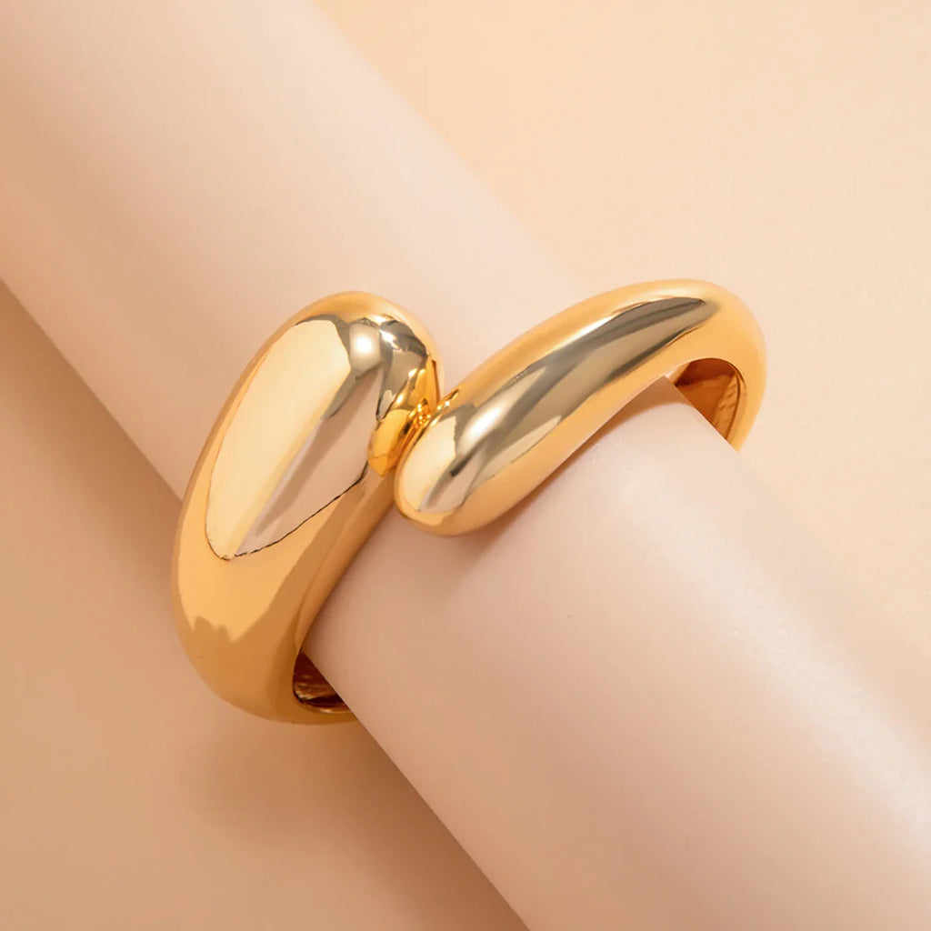 ゴールドカラーのグルメットブレスレット〈水滴〉