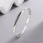 Bracelet jonc ouvert plume argentée